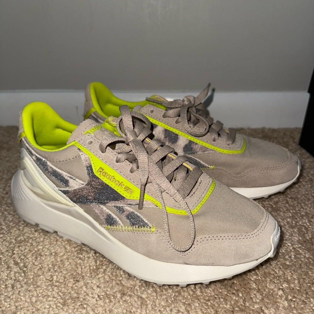 Reebok sneakers w/ a pop of color.